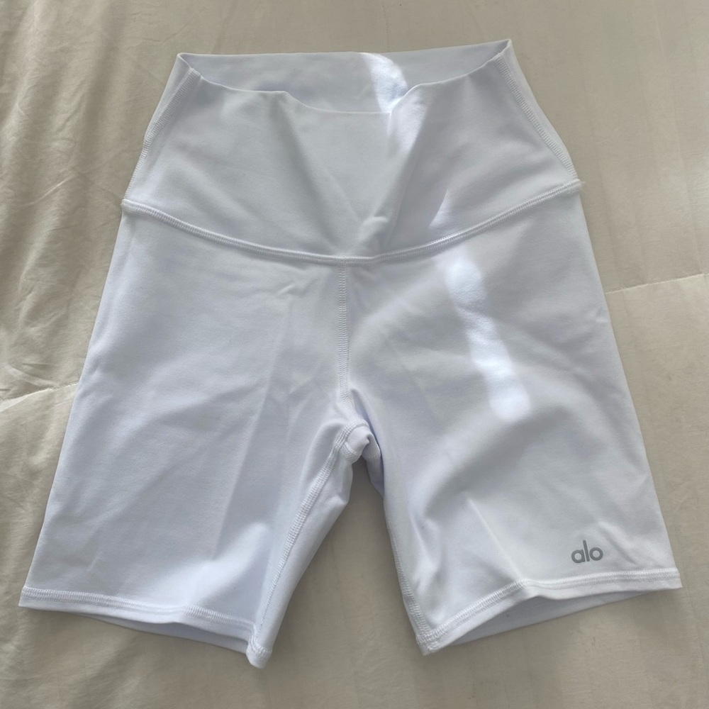 Brand NEW ALO biker shorts! Size xs! Never been worn!